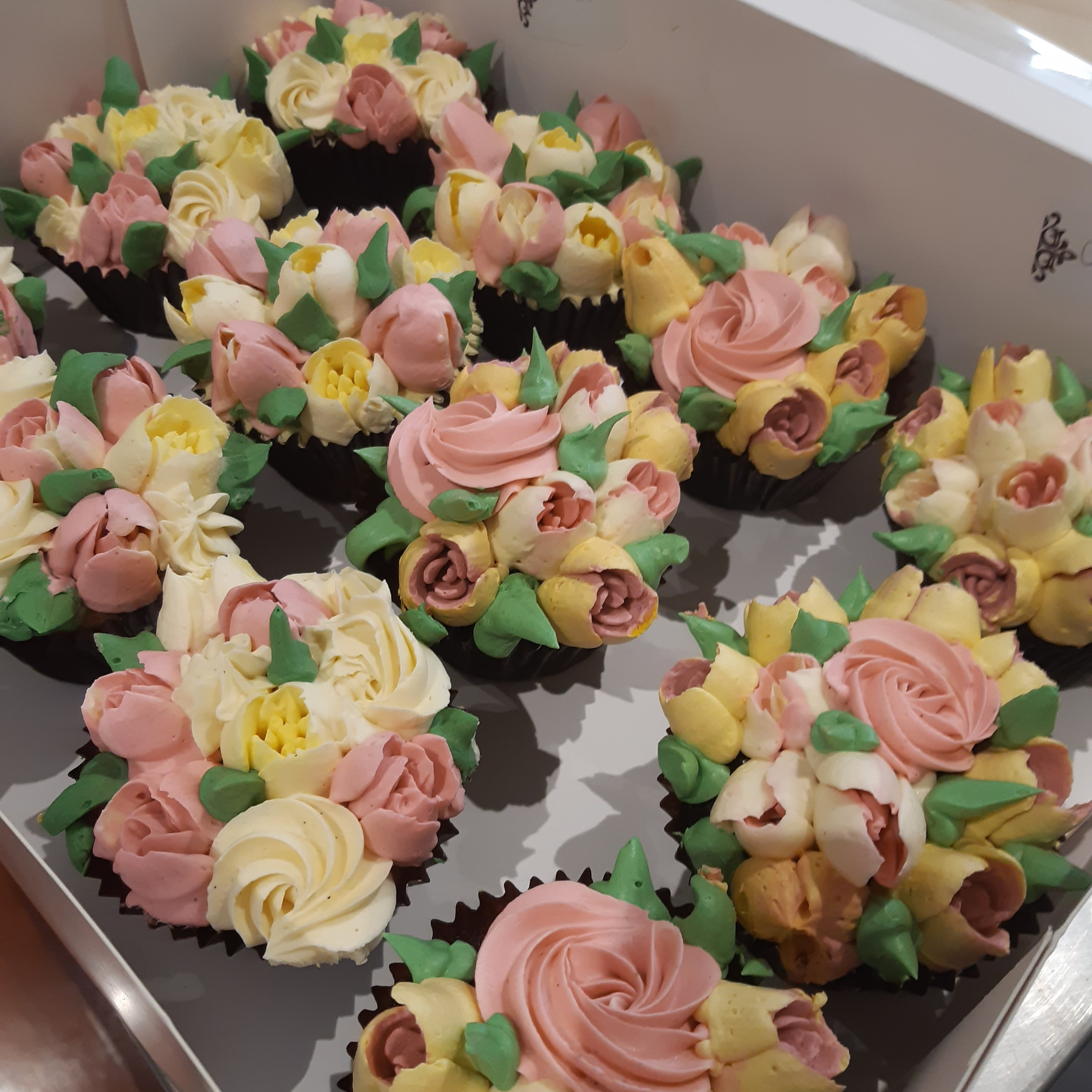 buttercream cupcake decorating class in Adelaide